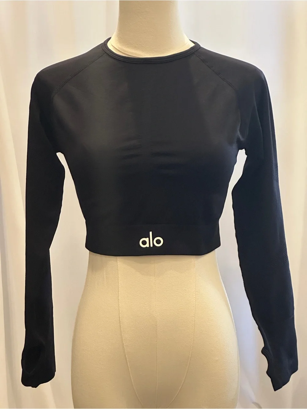 ALO Yoga Black Long Sleeve Cropped Top Thumbhole Workout Athletic Shirt Size L